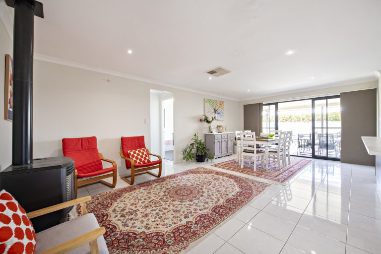 4 bedroom house at 10 King Street, Wellington NSW 2820 - photo 11