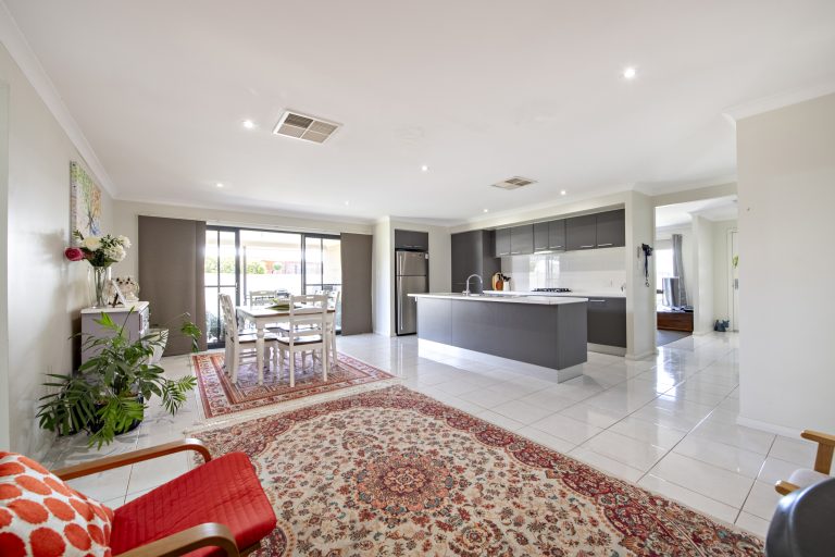 4 bedroom house at 10 King Street, Wellington NSW 2820 - photo 12