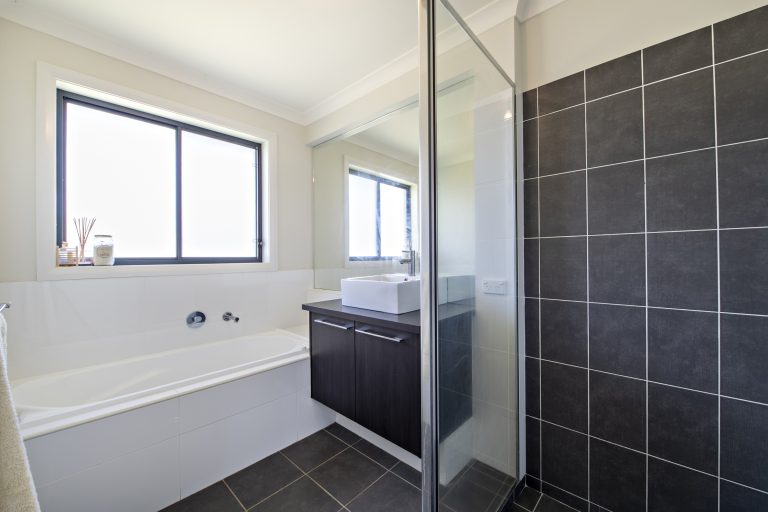 4 bedroom house at 10 King Street, Wellington NSW 2820 - photo 13
