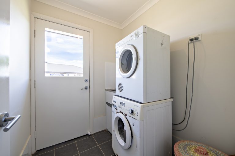4 bedroom house at 10 King Street, Wellington NSW 2820 - photo 14
