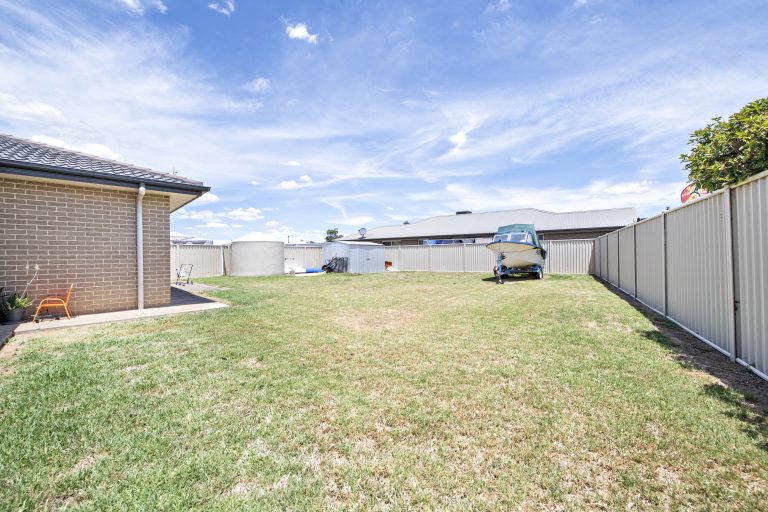 4 bedroom house at 10 King Street, Wellington NSW 2820 - photo 16
