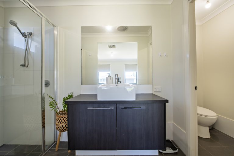 4 bedroom house at 10 King Street, Wellington NSW 2820 - photo 6