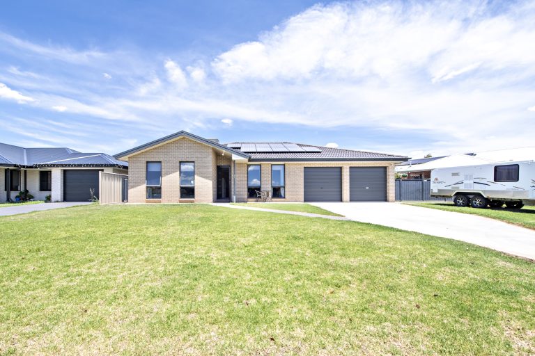 4 bedroom house at 10 King Street, Wellington NSW 2820
