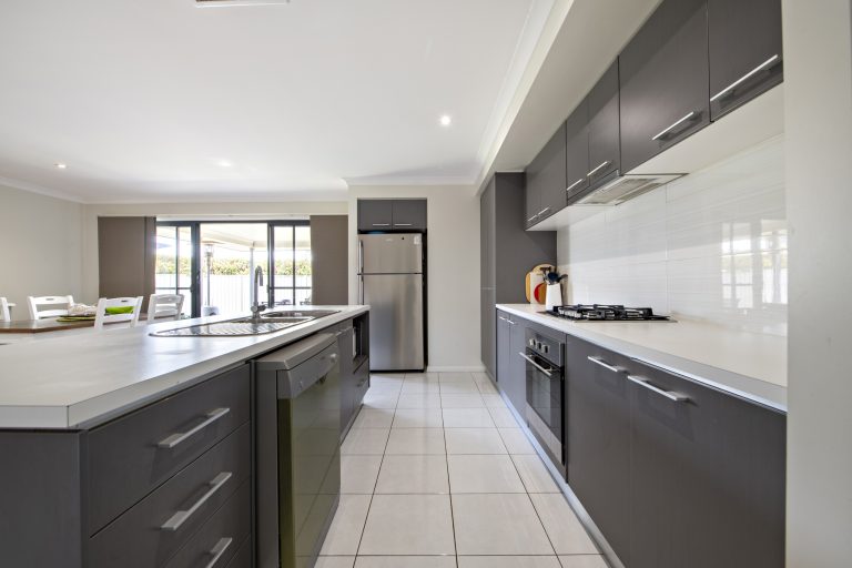 4 bedroom house at 10 King Street, Wellington NSW 2820 - photo 10