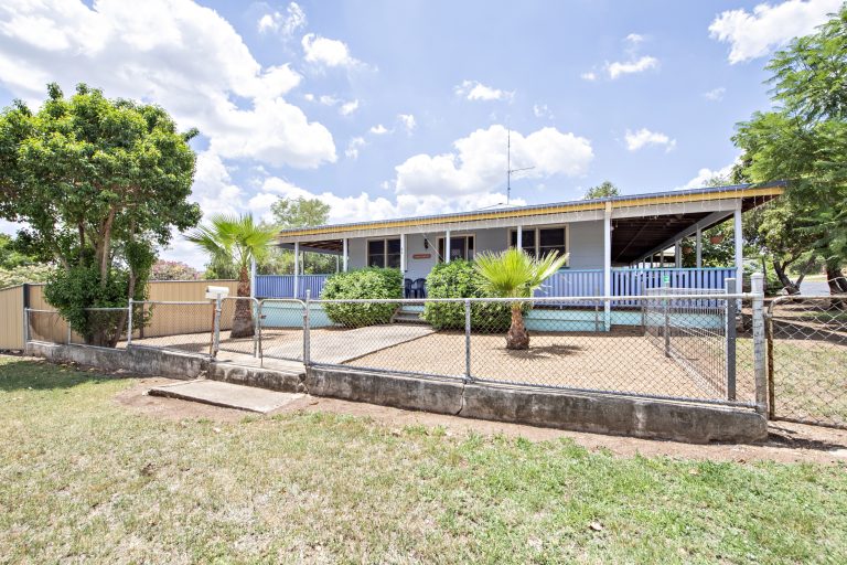 6 bedroom house at 22-24 Marsh Street, Wellington NSW 2820 - photo 2