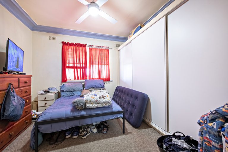 6 bedroom house at 22-24 Marsh Street, Wellington NSW 2820 - photo 11