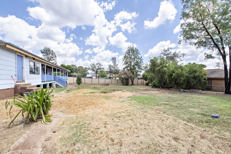 6 bedroom house at 22-24 Marsh Street, Wellington NSW 2820 - photo 16