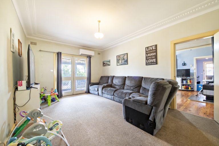 6 bedroom house at 22-24 Marsh Street, Wellington NSW 2820 - photo 4