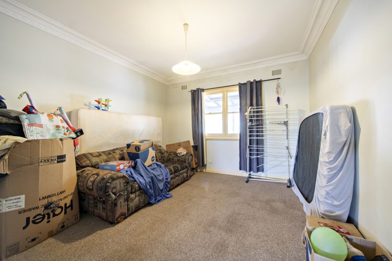 6 bedroom house at 22-24 Marsh Street, Wellington NSW 2820 - photo 5