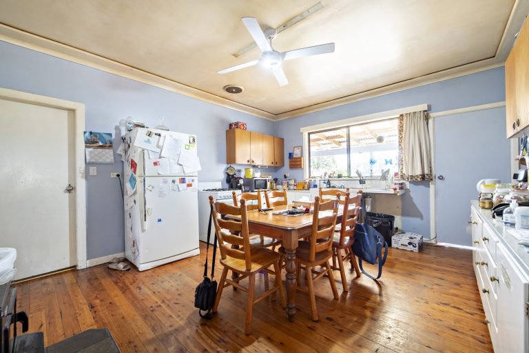 6 bedroom house at 22-24 Marsh Street, Wellington NSW 2820 - photo 6