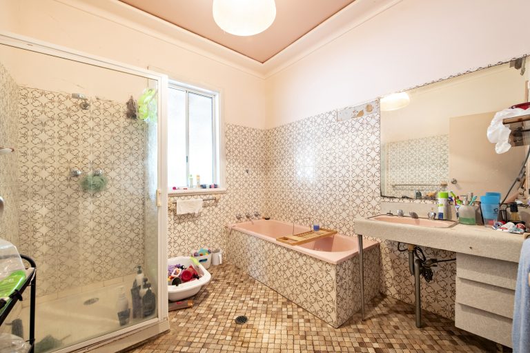 6 bedroom house at 22-24 Marsh Street, Wellington NSW 2820 - photo 7