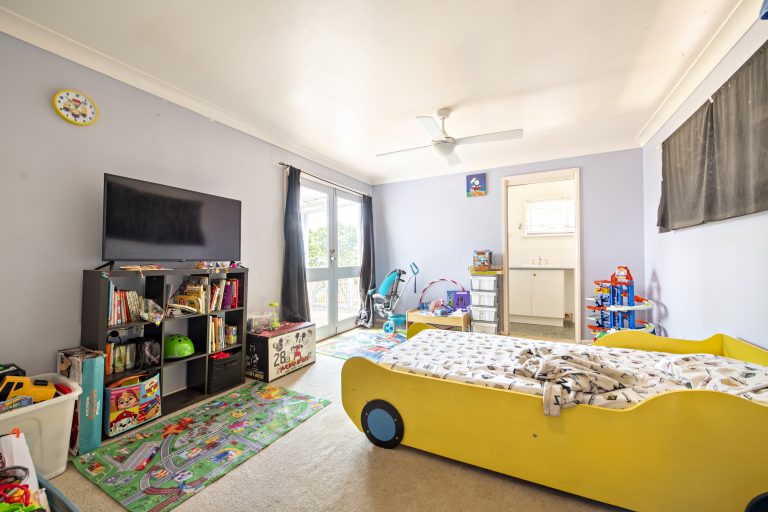 6 bedroom house at 22-24 Marsh Street, Wellington NSW 2820 - photo 8