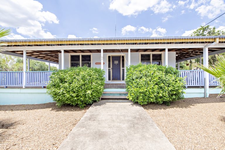 6 bedroom house at 22-24 Marsh Street, Wellington NSW 2820