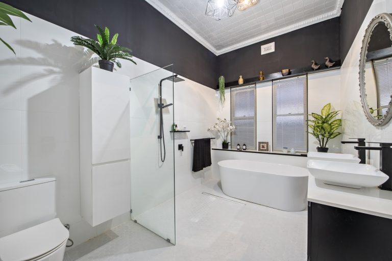 4 bedroom house at 8 Warne Street, Wellington NSW 2820 - photo 7