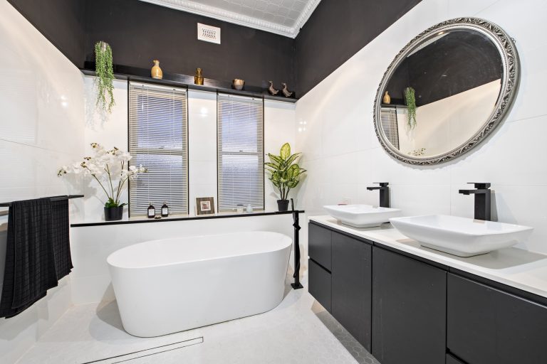 4 bedroom house at 8 Warne Street, Wellington NSW 2820 - photo 8