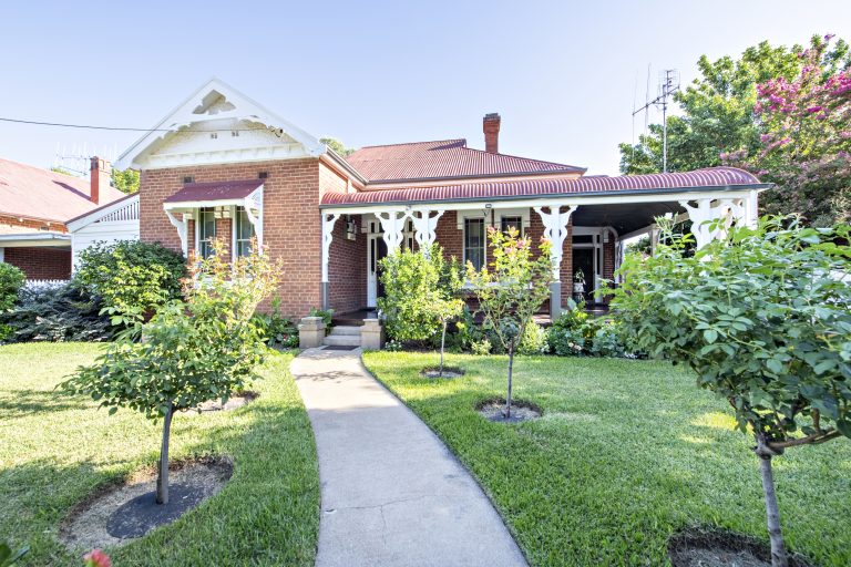 4 bedroom house at 8 Warne Street, Wellington NSW 2820