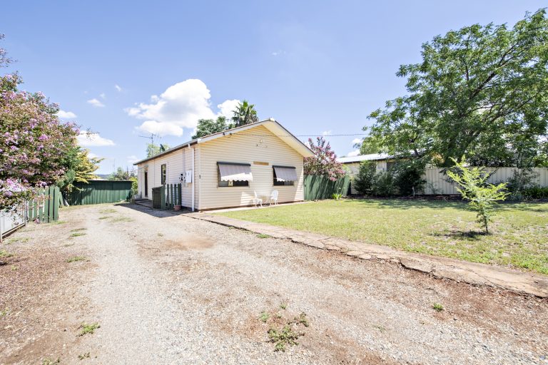 3 bedroom house at 165 Simpson Street, Wellington NSW 2820 - photo 2
