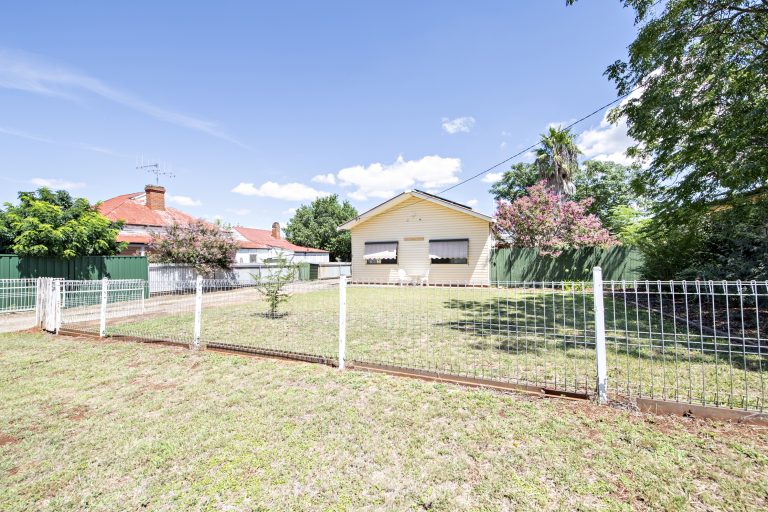 3 bedroom house at 165 Simpson Street, Wellington NSW 2820