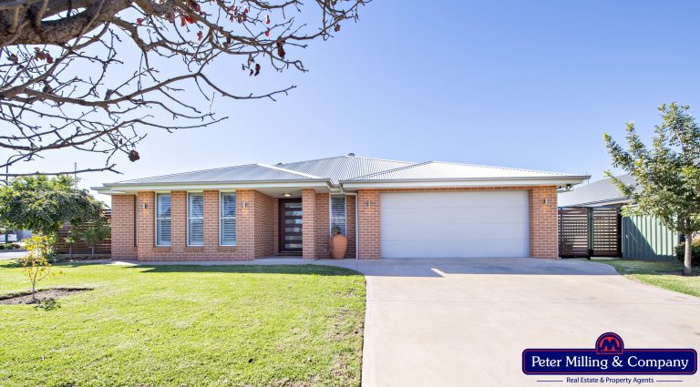 4 bedroom house at 2 Waterfall Crescent, Dubbo NSW 2830