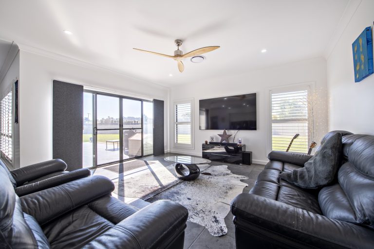 4 bedroom house at 9 King Street, Wellington NSW 2820 - photo 11