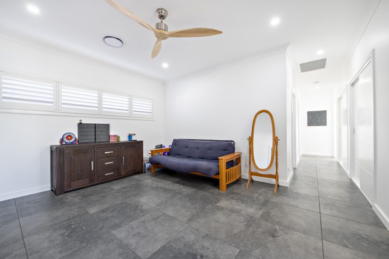 4 bedroom house at 9 King Street, Wellington NSW 2820 - photo 12