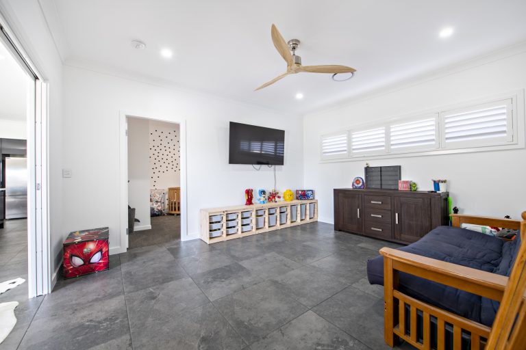 4 bedroom house at 9 King Street, Wellington NSW 2820 - photo 13
