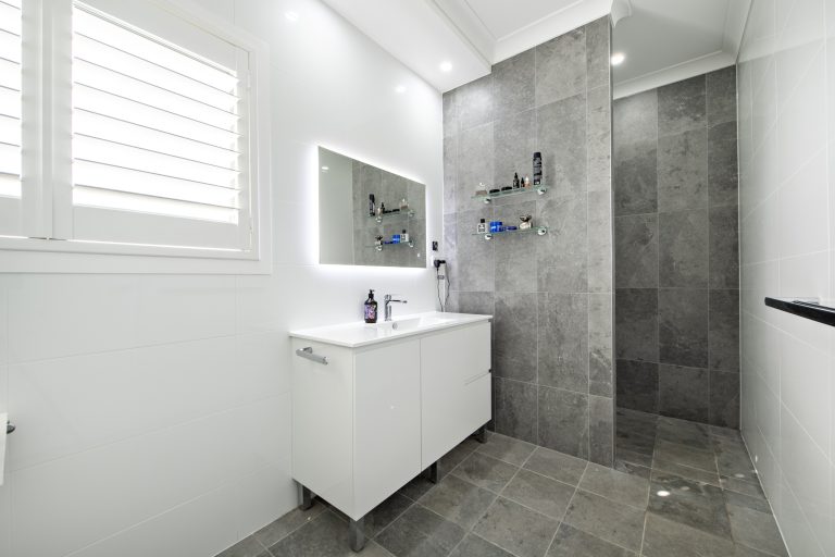 4 bedroom house at 9 King Street, Wellington NSW 2820 - photo 5