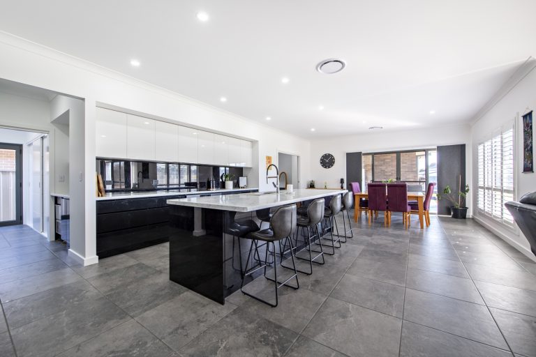 4 bedroom house at 9 King Street, Wellington NSW 2820 - photo 7