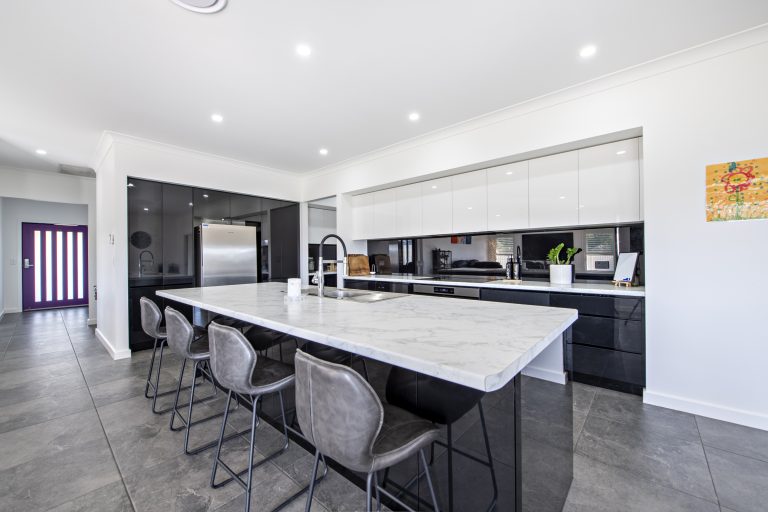 4 bedroom house at 9 King Street, Wellington NSW 2820 - photo 8