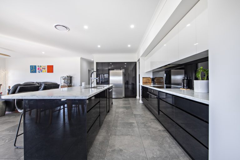4 bedroom house at 9 King Street, Wellington NSW 2820 - photo 9