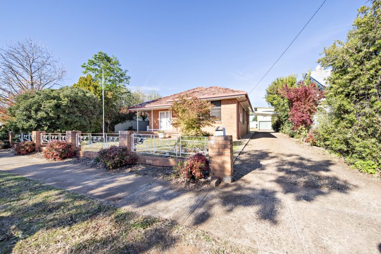 4 bedroom house at 115 Warne Street, Wellington NSW 2820 - photo 3