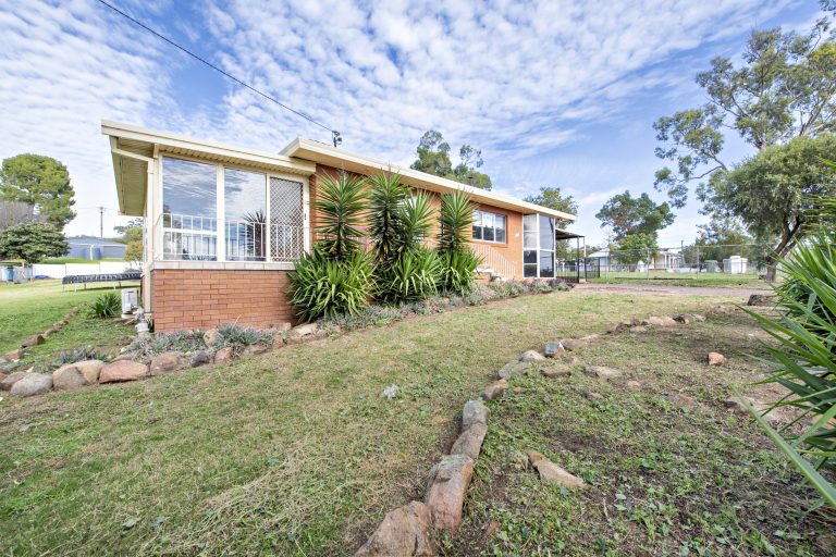 4 bedroom house at 161 Gisborne Street, Wellington NSW 2820 - photo 2
