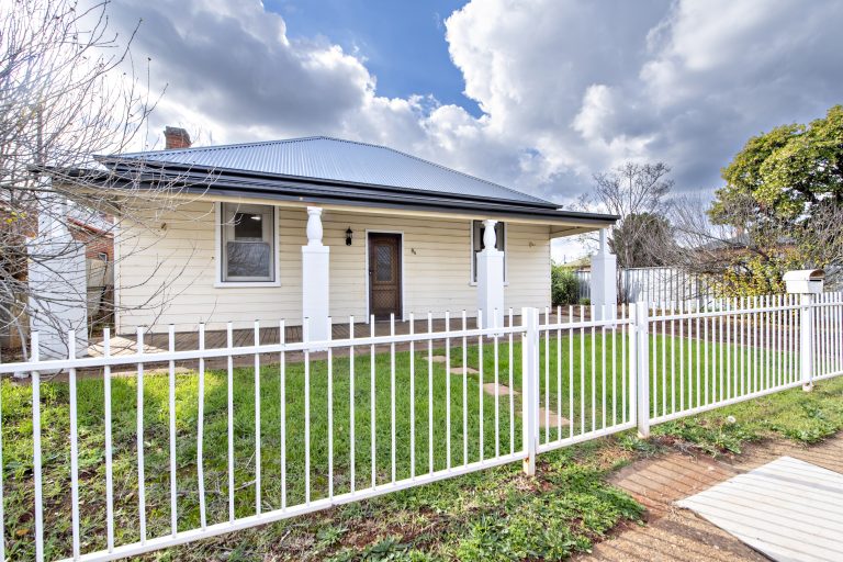 3 bedroom house at 86 Warne Street, Wellington NSW 2820 - photo 2