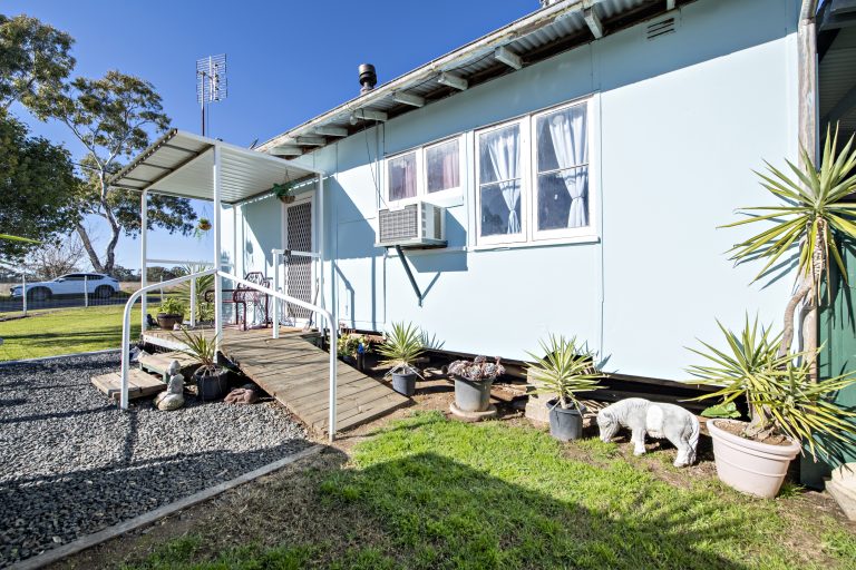 2 bedroom house at 21 Sports Parade, Mumbil NSW 2820 - photo 2