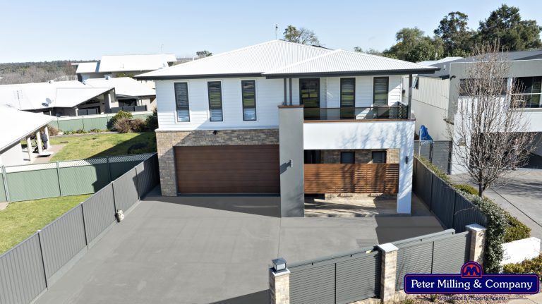 5 bedroom house at 345E Macquarie Street, Dubbo NSW 2830 - photo 2