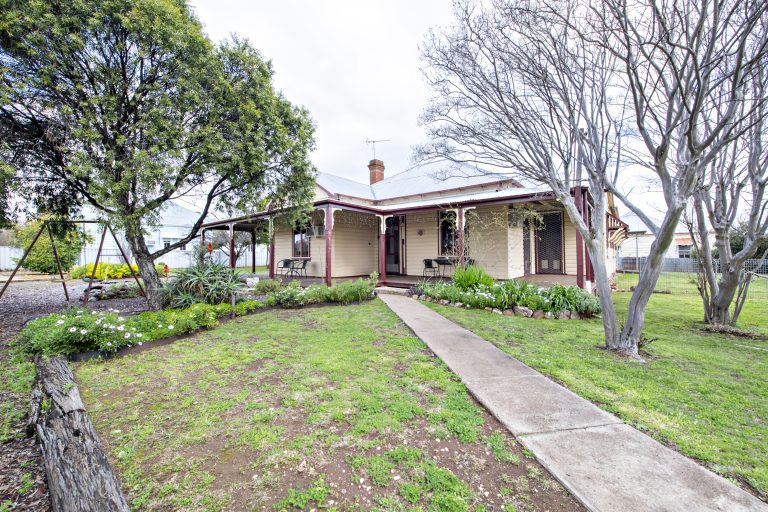 4 bedroom house at 99 Warne Street, Wellington NSW 2820 - photo 2
