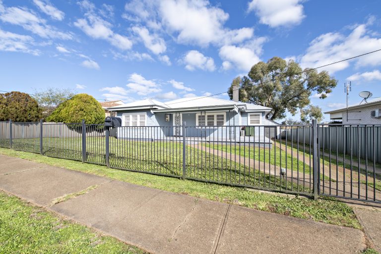 3 bedroom house at 121 Swift Street, Wellington NSW 2820 - photo 2