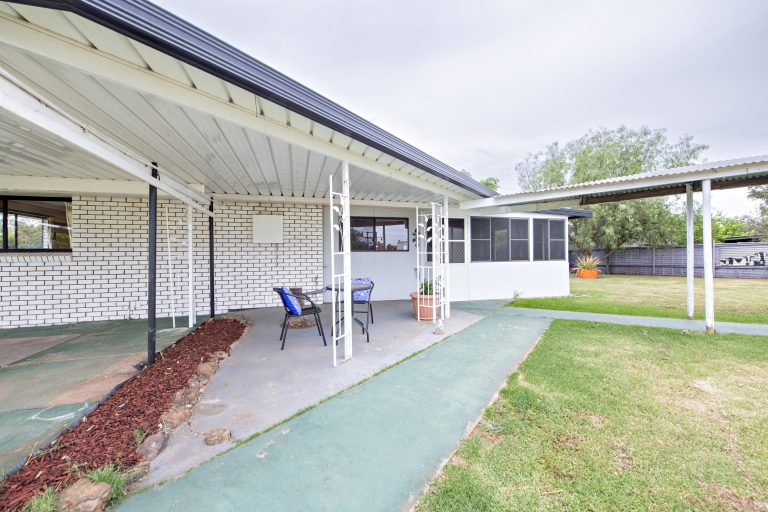 3 bedroom house at 15 Macquarie Street, Montefiores NSW 2820 - photo 3