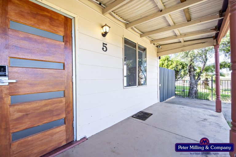 3 bedroom house at 5 Railway Avenue, Wellington NSW 2820 - photo 3