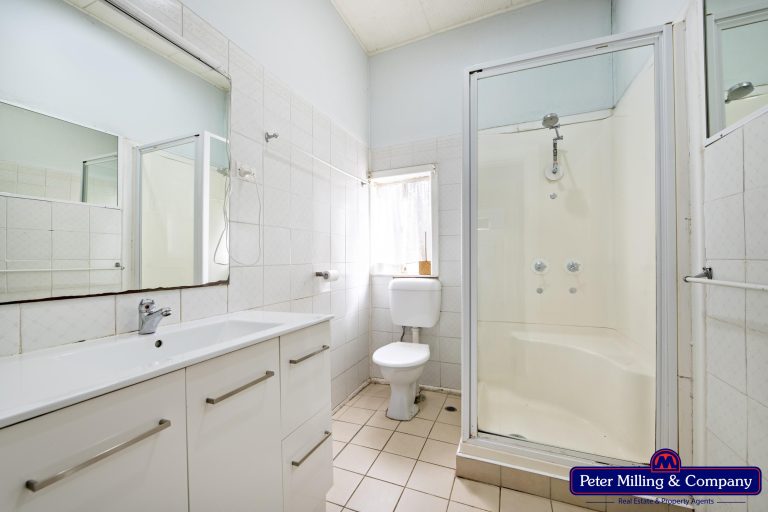 3 bedroom house at 5 Railway Avenue, Wellington NSW 2820 - photo 4