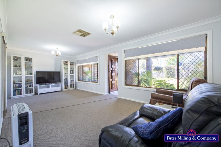 3 bedroom house at 128 Maxwell Street, Wellington NSW 2820 - photo 4