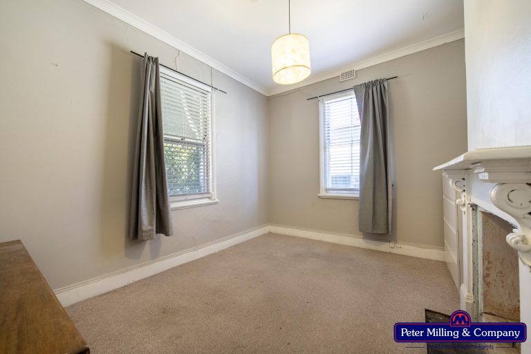 5 bedroom house at 92 Maughan Street, Wellington NSW 2820 - photo 5