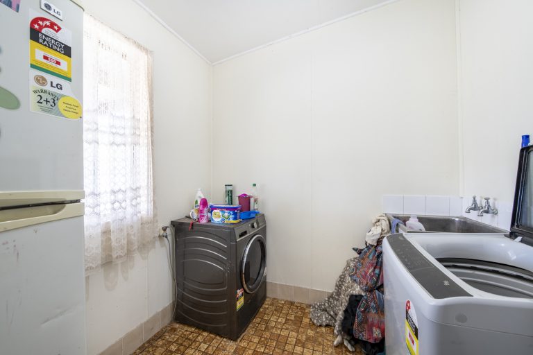 5 bedroom house at 11 Mackeral Street, Mumbil NSW 2820 - photo 16
