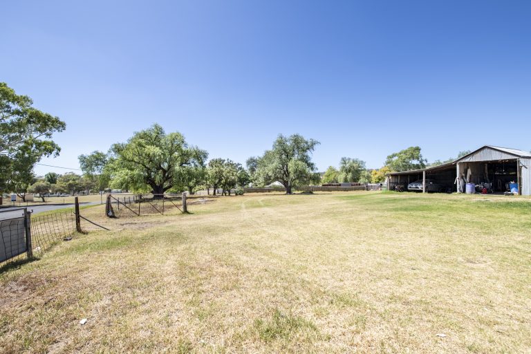 5 bedroom house at 11 Mackeral Street, Mumbil NSW 2820 - photo 18