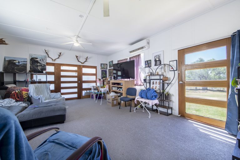 5 bedroom house at 11 Mackeral Street, Mumbil NSW 2820 - photo 3