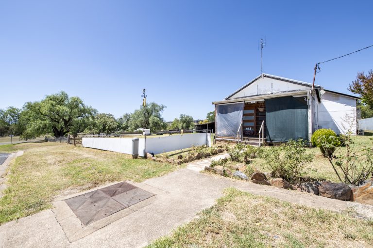 5 bedroom house at 11 Mackeral Street, Mumbil NSW 2820