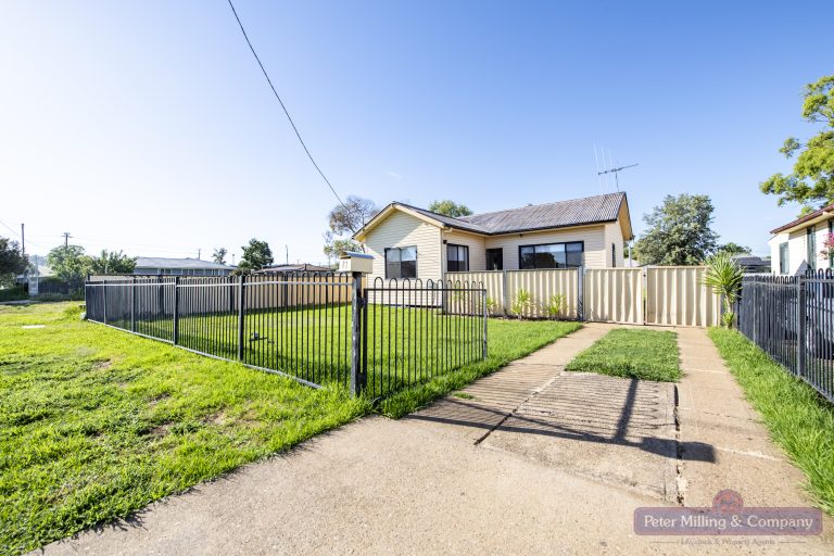 3 bedroom house at 13 Glasson Street, Wellington NSW 2820 - photo 2
