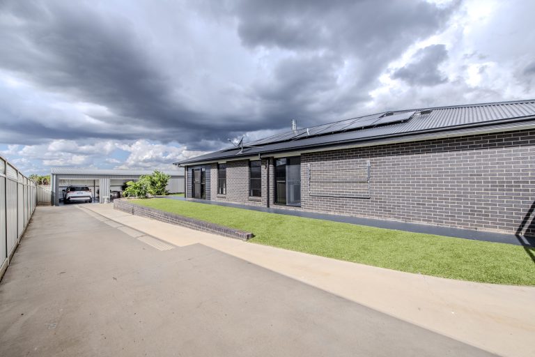 5 bedroom house at 6 Hovea Court, Dubbo NSW 2830 - photo 2