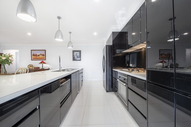 5 bedroom house at 6 Hovea Court, Dubbo NSW 2830 - photo 6