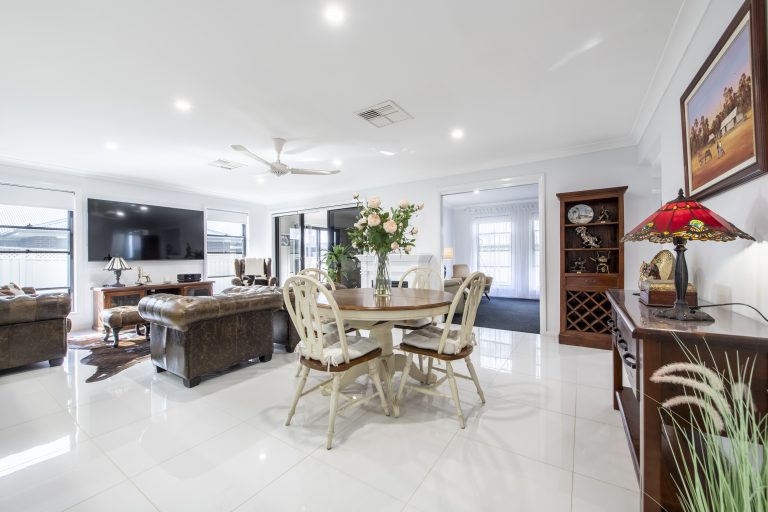 5 bedroom house at 6 Hovea Court, Dubbo NSW 2830 - photo 8